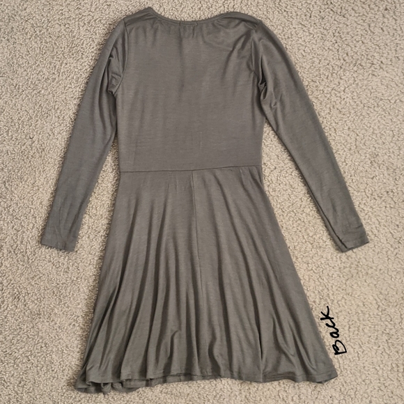 Donating Soon!! Boohoo Petite Harriet Basic LS Skater Dress - Picture 5 of 12